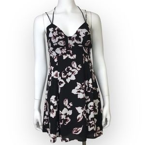 Express Black White Red Floral Hawaiian Fit and Flare Mini summer Dress Womens 4